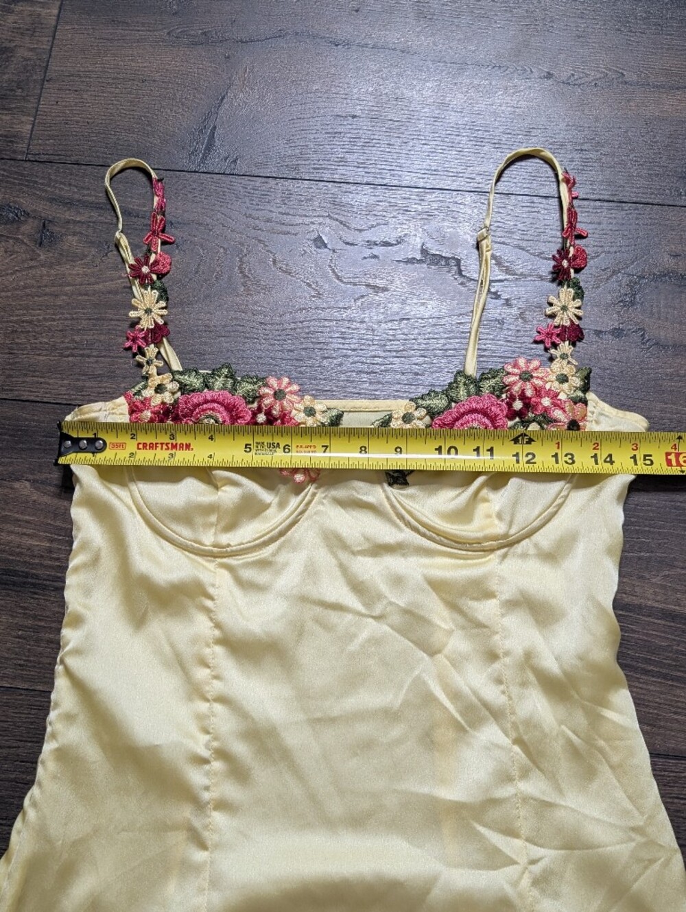 PrettyLittleThing Lemon Yellow Satin Shift Dress with Floral Embroidery Size 4 - Picture 6 of 10